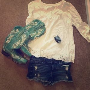 White 3/4 sleeve top with lace bottom